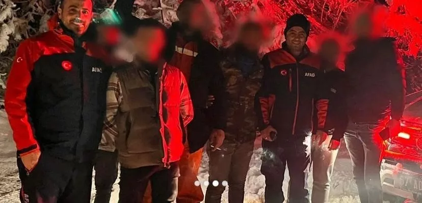 AFAD, dağda mahsur kalan 4 genci kurtardı