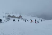 Bolu’nun yükseklerinde kar yağışı: Kartalkaya’da kar kalınlığı 1 metreye ulaştı