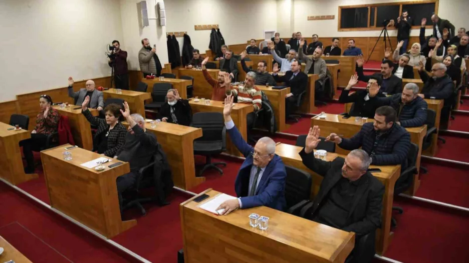 Vergili’nin emeklilere yönelik kararı AK Parti’nin desteğiyle kabul edildi