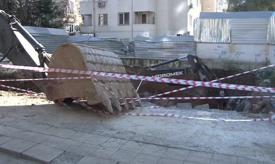 Kadıköy’de önlem alınmayan inşaat alanı tehlike saçıyor