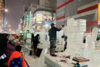 Japonya’daki kar festivali görsel şölen oluşturdu