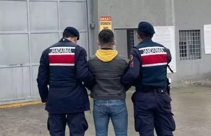 9 yil 2 ay hapis cezasi bulunan sahis jandarmaya yakalandi JWSkFkRr jpg
