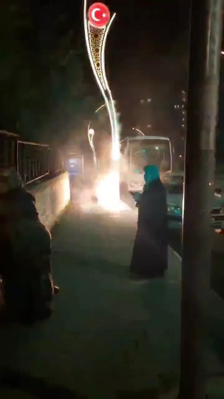 elektrik direginden cikan kivilcim panige neden oldu kGBfkaEi jpg