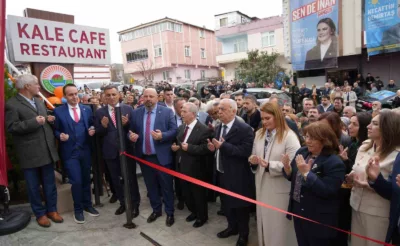 ’Kale Kafe’ dualarla açıldı