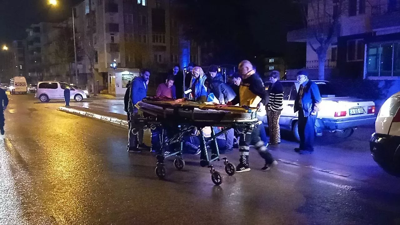 otomobilin carptigi yaya hastaneye kaldirildi iwWCvv2s jpg