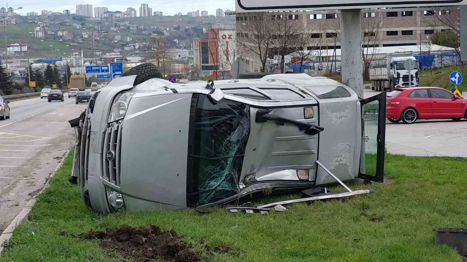 samsunda trafik kazasi 2 yarali SDVISK8v jpg