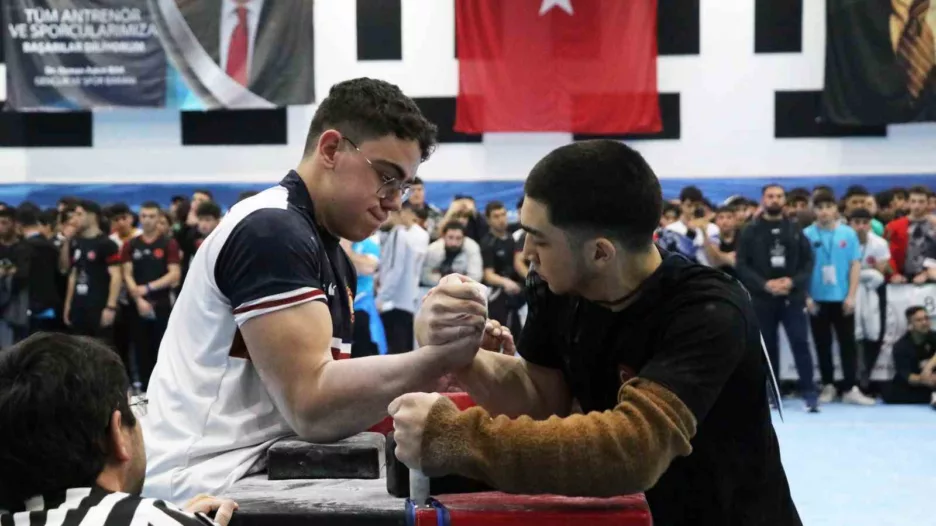 Türkiye Bilek Güreş Şampiyonası heyecanı Samsun’da yaşanıyor