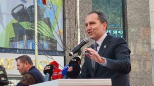 yeniden refah partisi genel baskani erbakan chpli belediyeler yuksek dolar faiziyle borclaniyor TDQSIkPz
