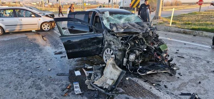 bayram tatili yolunda zincirleme kaza 9 yarali 8Gh4Uie3 jpg