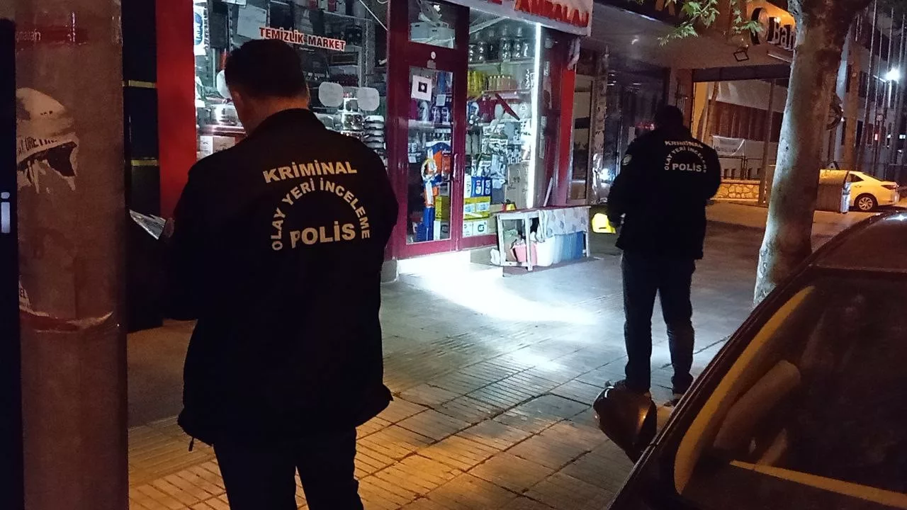 bicakli kavgada agir yaralanan genc tedavi altina alindi tHk9JpiI jpg