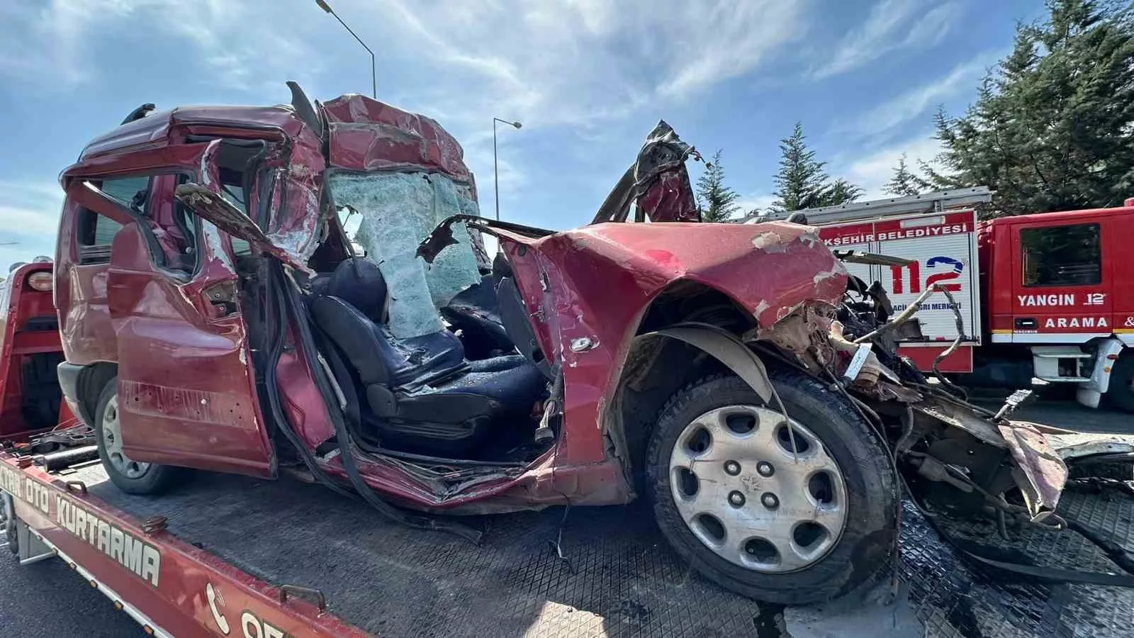 hafif ticari arac tirin altina girdi kari koca hayatini kaybetti sBfpZMAe jpg