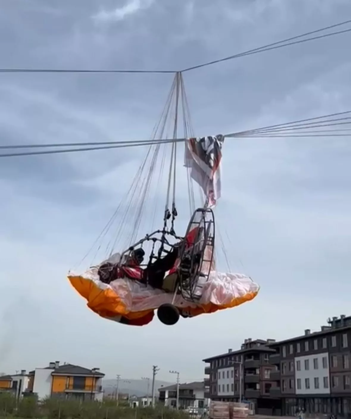 havada secim reklami kaza ile sonuclandi BPQBCJRh jpg