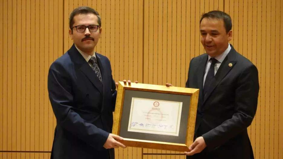 Kastamonu Belediye Başkanı Hasan Baltacı mazbatasını aldı