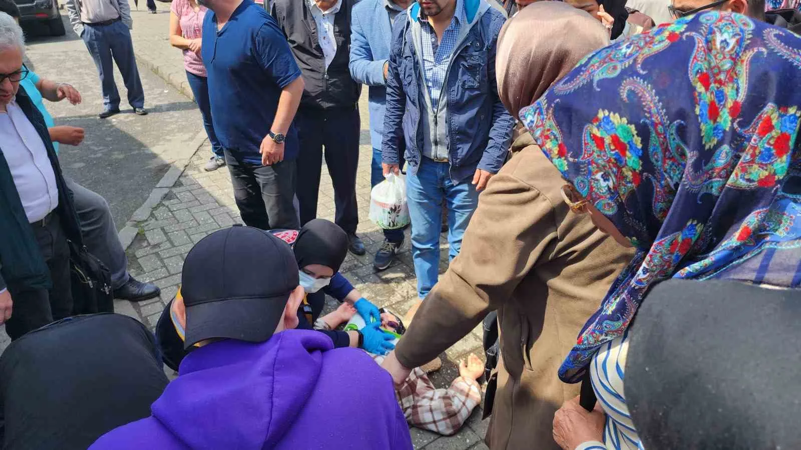 kiyafetini otobus kapisina sikistiran kadin yaralandi ZhZd3WVu jpg