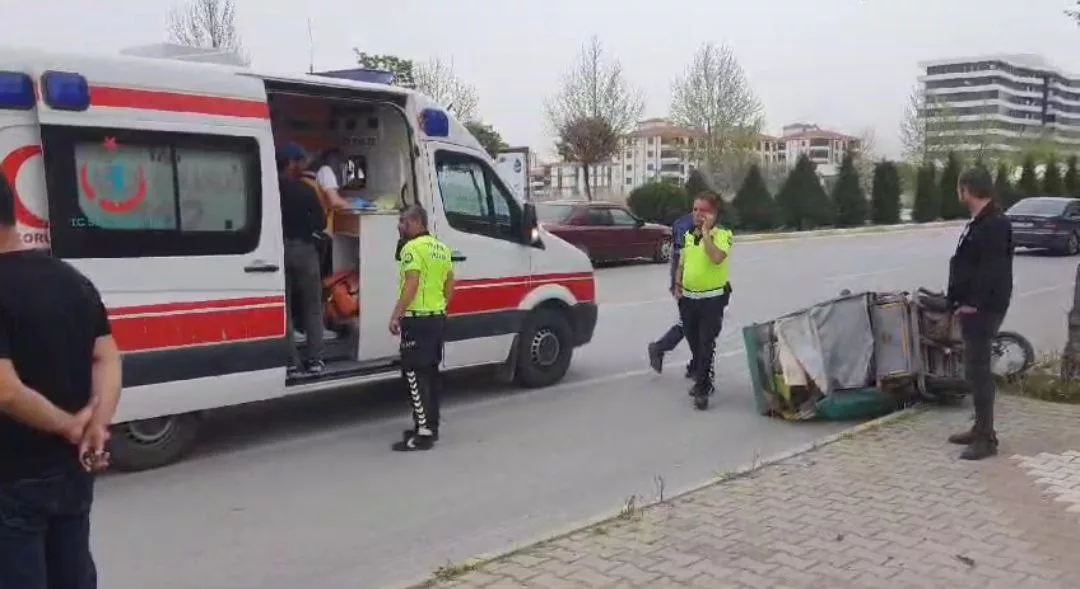 otomobil ile elektrikli motosiklet carpisti 1i cocuk 3 yarali Z97Ayfar jpg