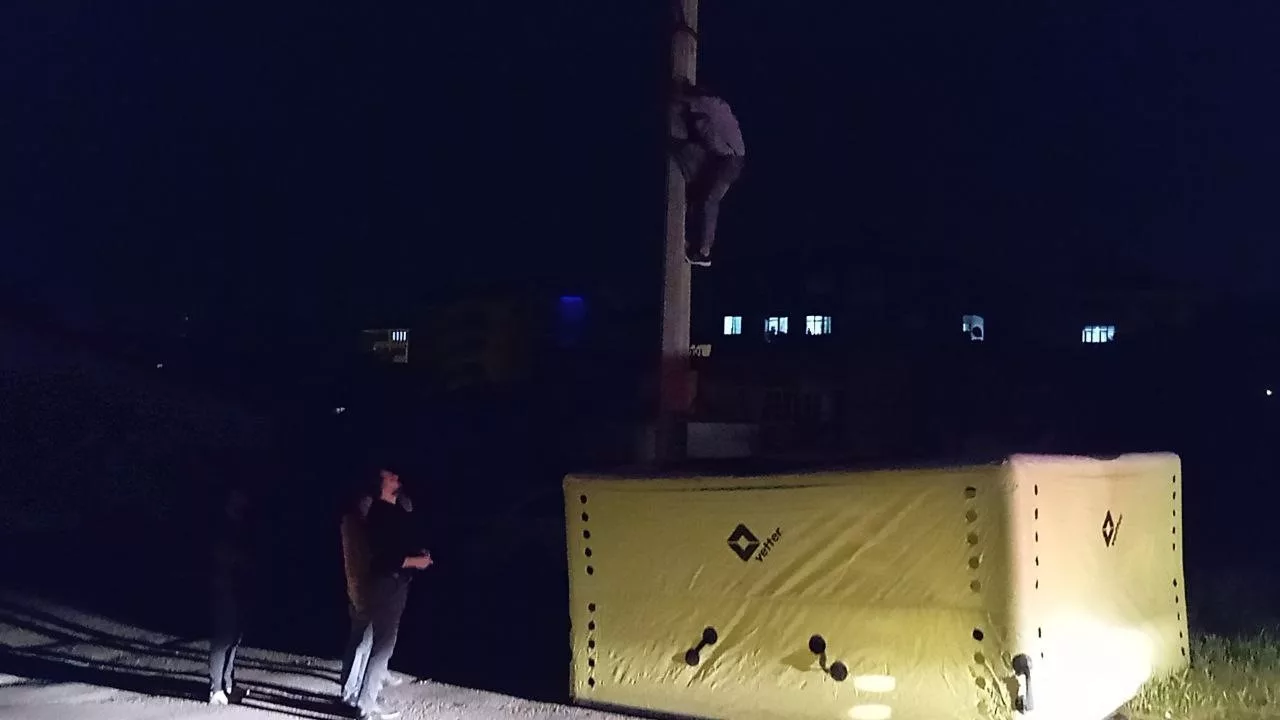 polis memuru intihar etmek isteyen adami boyle yakaladi 5EKhaVZP jpg