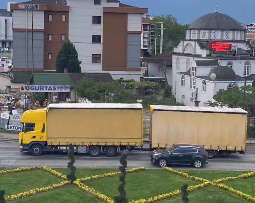 suphe uzerine durdurulan tirda 10 duzensiz gocmen yakalandi 2 gozalti GPLSb9ec jpg