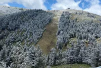 Bolu’da mayıs ortasında yağan kar hayrete düşürdü: “Normal değil”