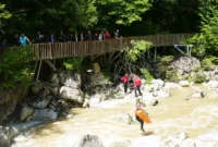 Binlerce turistin ziyaret ettiği kanyonda gerçeğini aratmayan tatbikat