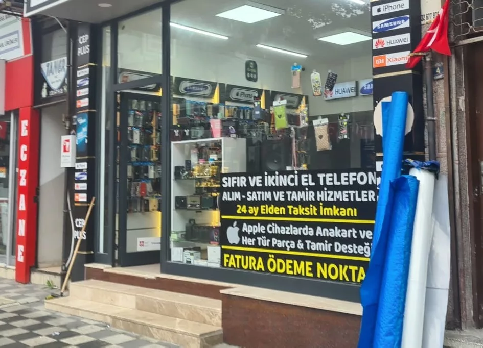 cep telefonu dukkanindan 1 milyon liralik telefon calindi tZFVzbiG jpg