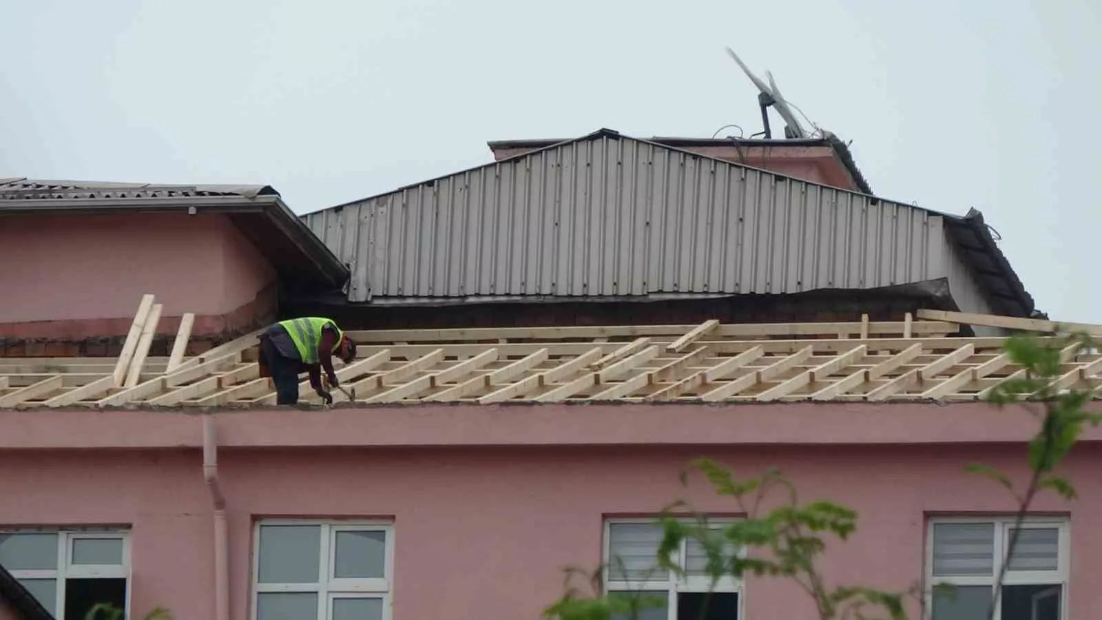 firtina az kalsin faciaya yol acacakti o anlar guvenlik kamerasina yansidi qtTdKN2a jpg