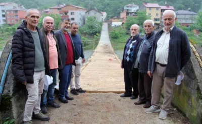 Harşit Çayının ayırdığı köyleri asma ahşap köprü birleştiriyor