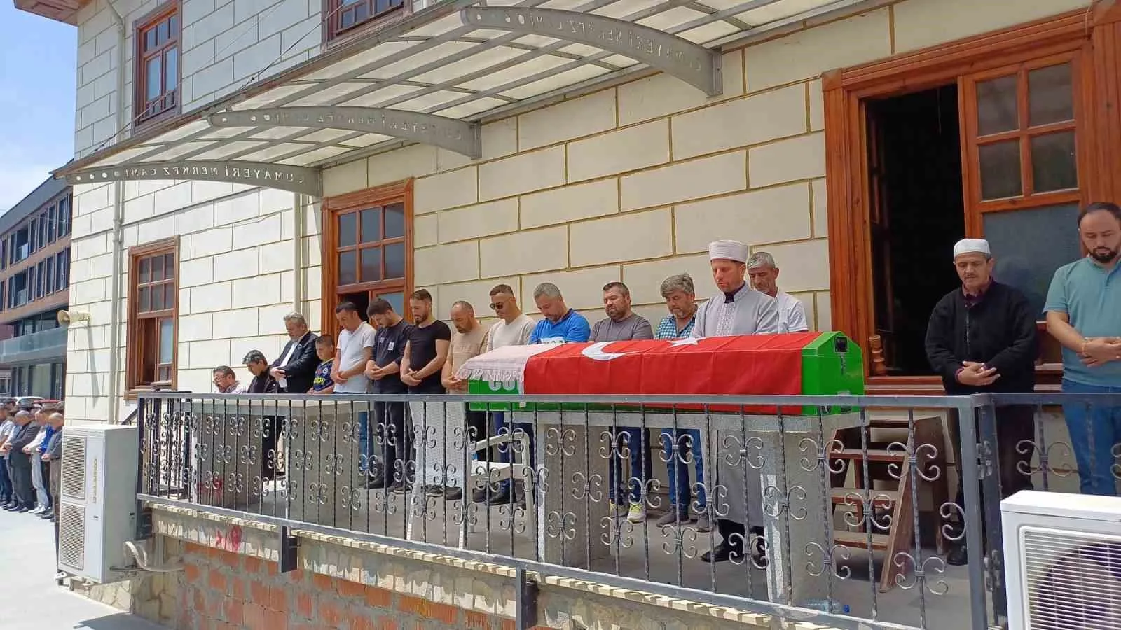 hayatinin baharindaydi B9qgUsdI jpg