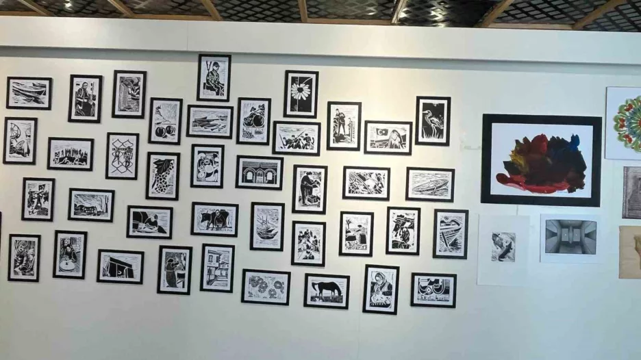 Kastamonulu öğrenciler yabancı sanatçıların bulunduğu sergide eserlerini sergiledi