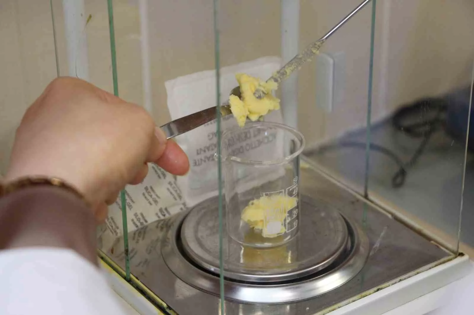 ogr gor dr mehtap er kemal laboratuvar ortami disinda taklit ve tagsise ugramis tereyagini N3SD2a7G jpg