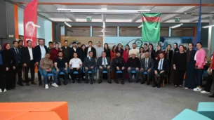 rektor ozolcer turkmenistanli ogrencilerle bulustu LQjuObgq