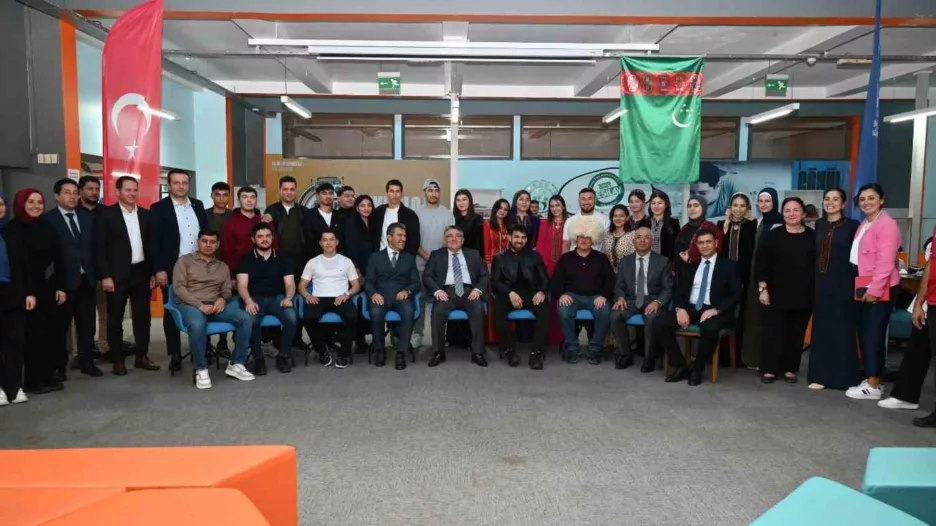 rektor ozolcer turkmenistanli ogrencilerle bulustu LQjuObgq