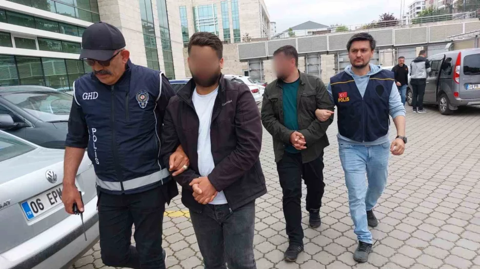 Samsun’da 5 kaçak göçmen ele geçirildi: 2 göçmen kaçakçısı yakalandı