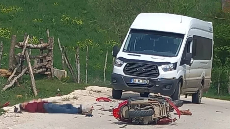 Tokat’ta minibüs motosikletle çarpıştı: 1 ölü