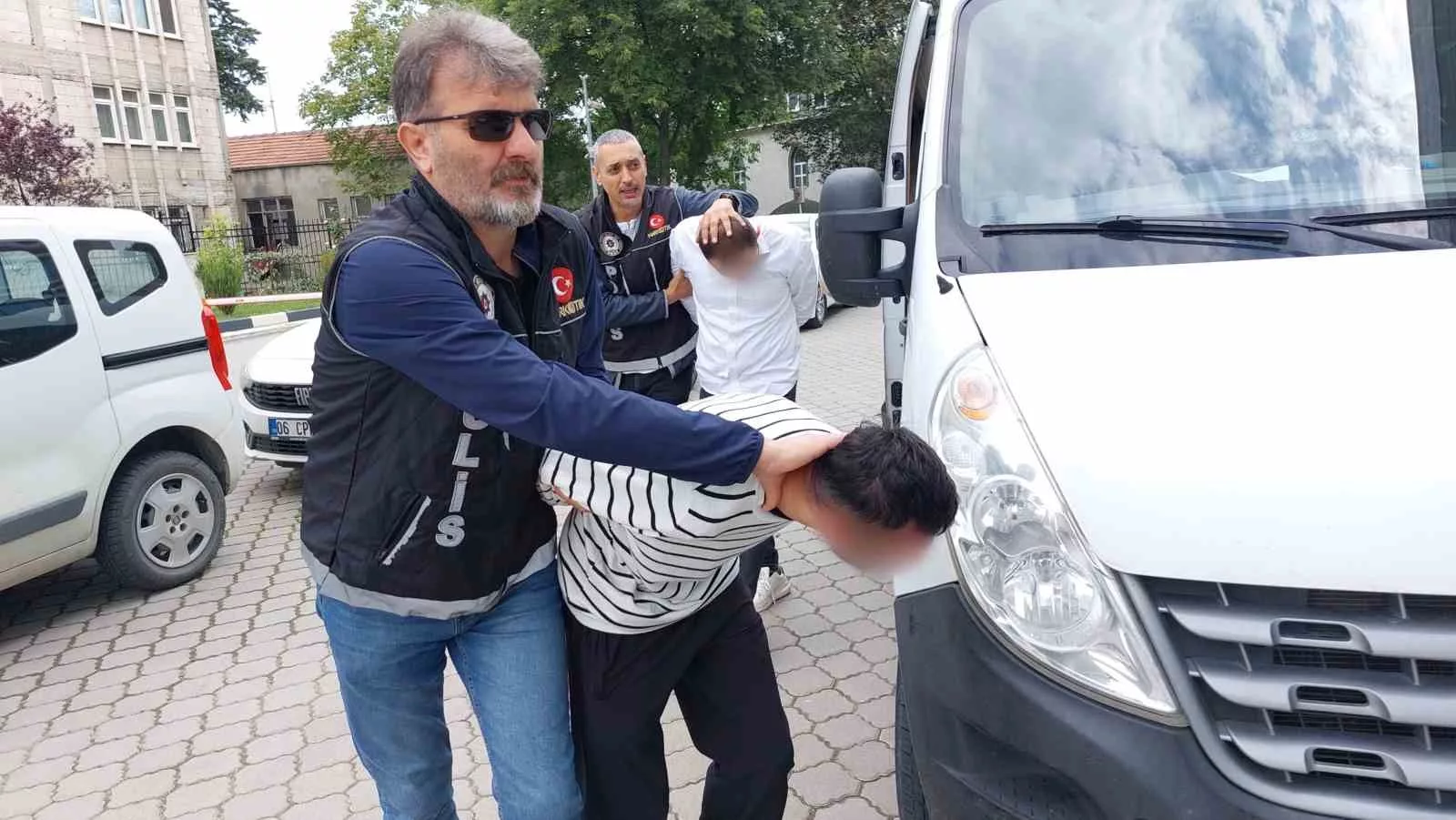 uyusturucu operasyonunda 2 kisi adliyeye sevk edildi rKidKNii jpg