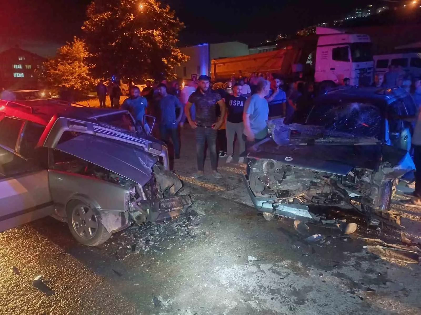 2 otomobil kafa kafaya carpisti 1 yarali OFqZsGQ4 jpg