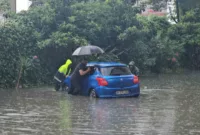 Arhavi’de yoğun yağış sele neden oldu