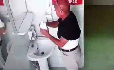 Cami tuvaletindeki sabunluğu çaldı