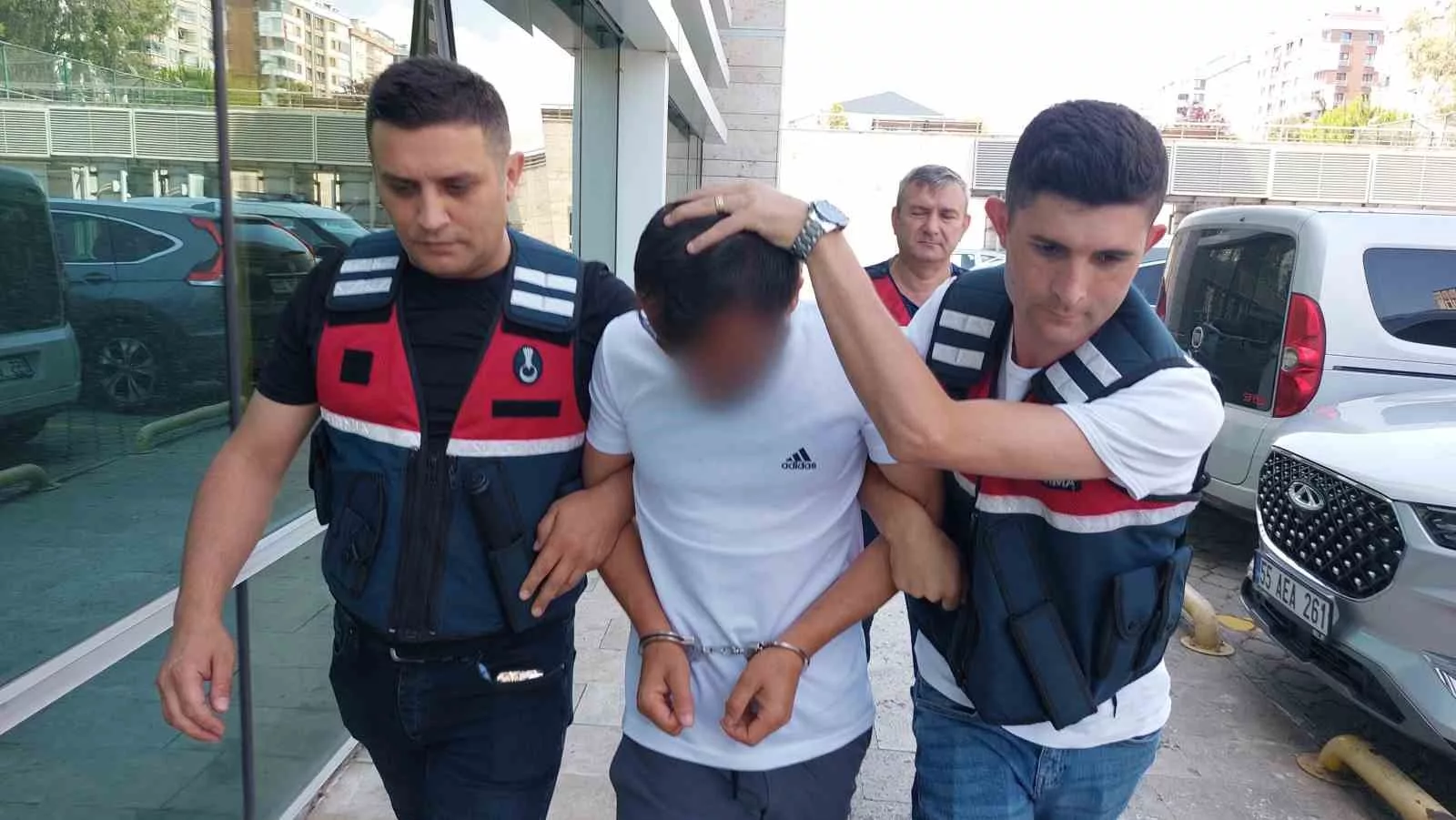 deas propagandasi yapmaktan gozaltina alindi bkWr9qvQ jpg