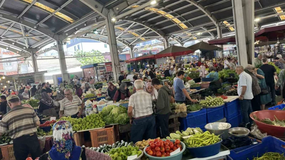 Halk pazarına yoğun ilgi