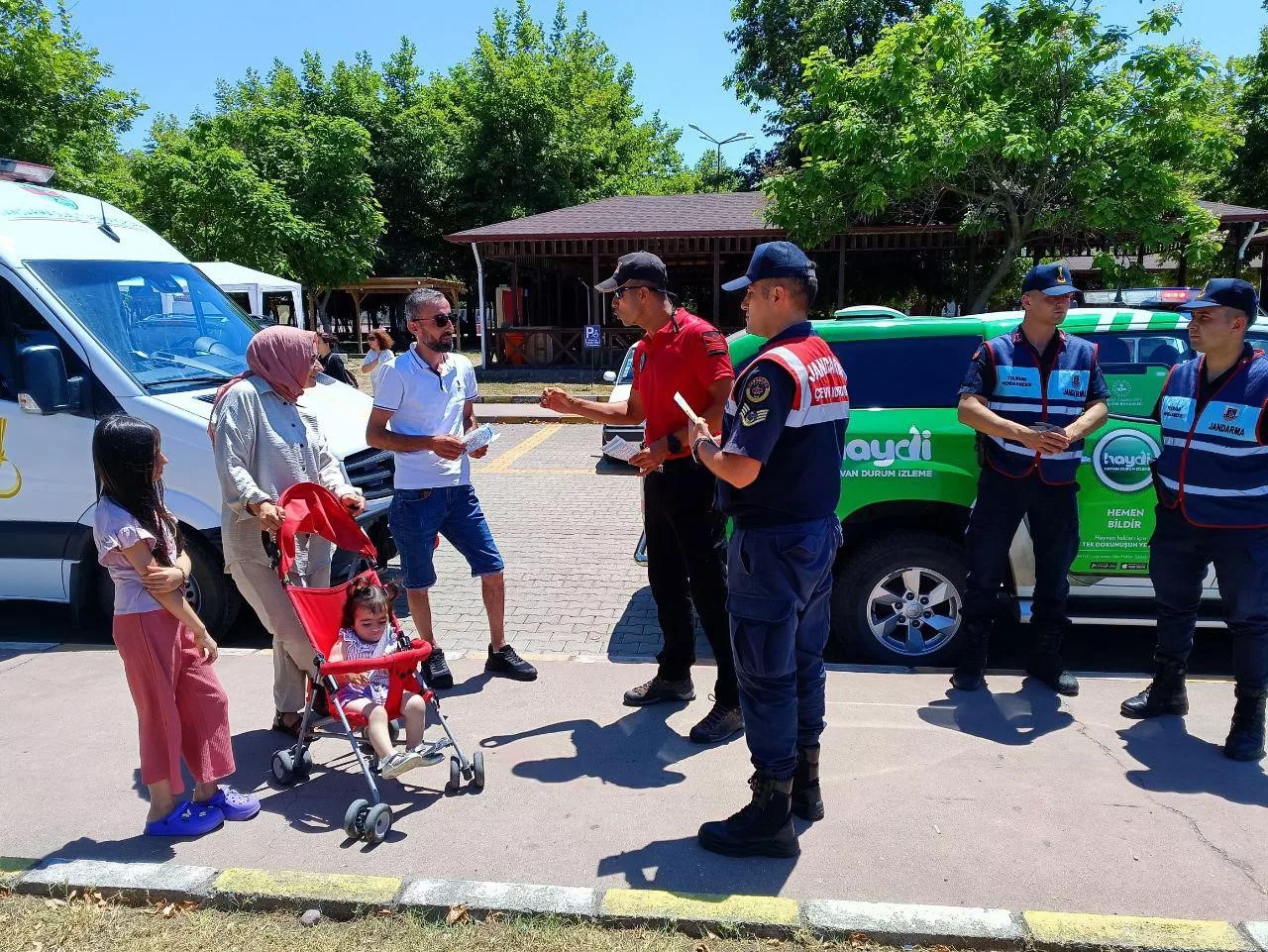 jandarma ekipleri plajda serinleyen vatandaslari bogulmalara karsi uyardi 6FqqUlRT jpg