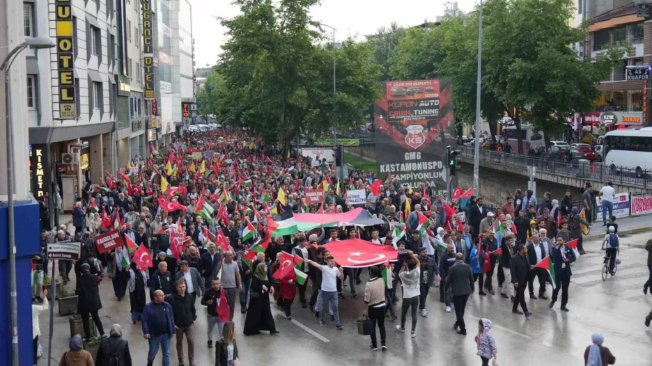 Kastamonu’da binlerce vatandaş İsrail’i protesto etti