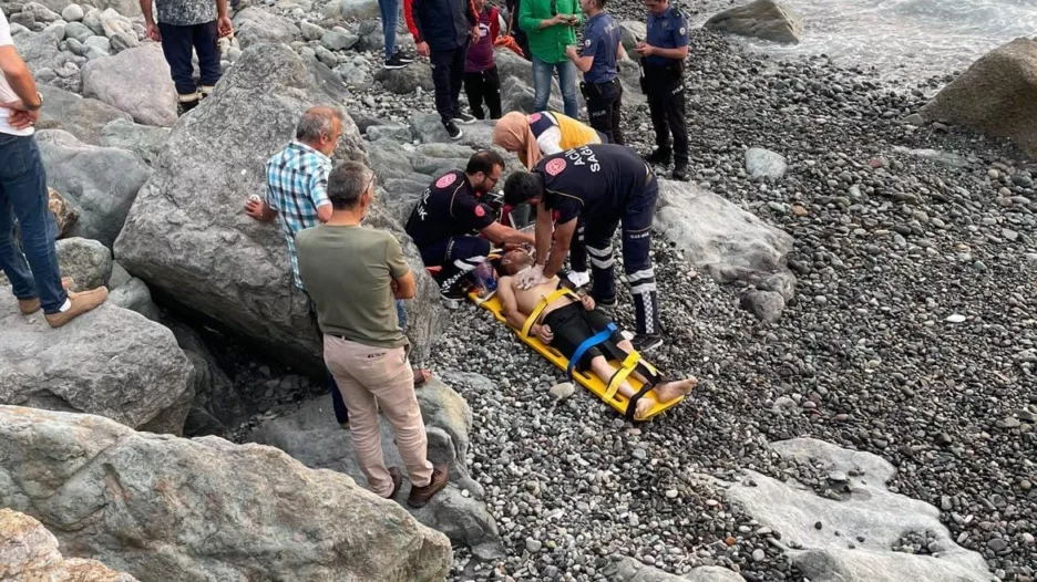 Rize’de denize giren Gürcistan uyruklu 2 kişi hayatlarını kaybetti
