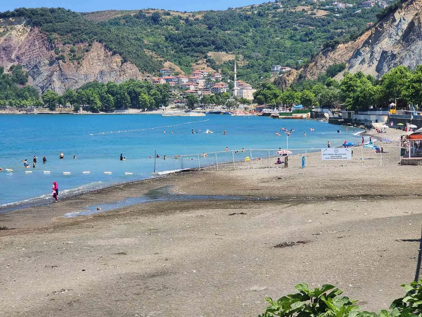 sicak havadan bunalan vatandaslar plaja ve piknik alanlarina kostu LK5zPg42 jpg