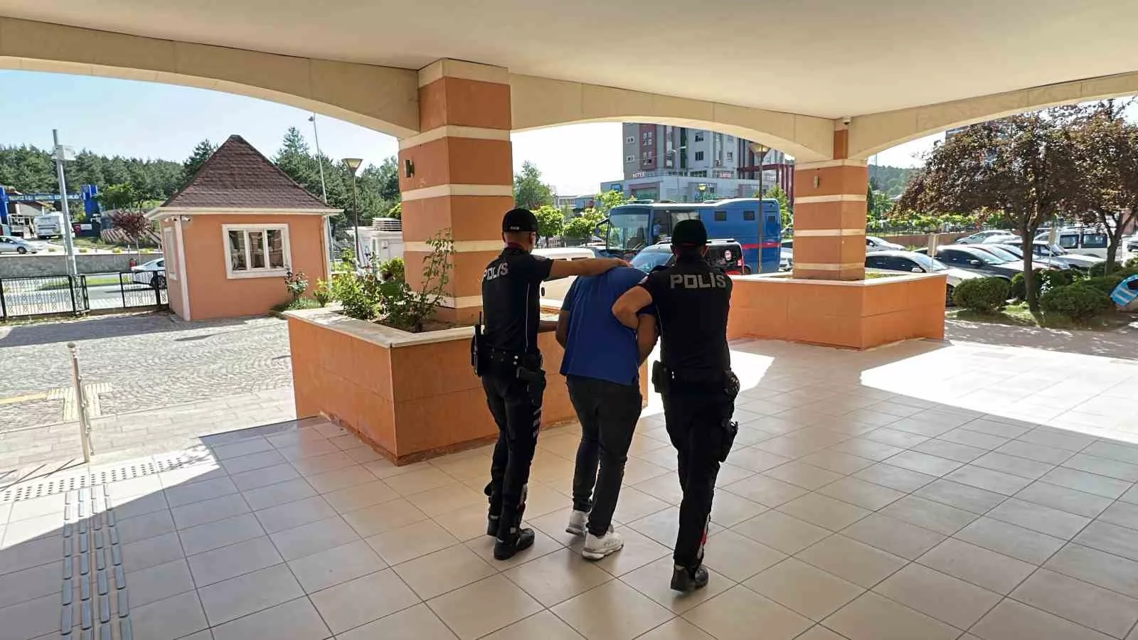 suc makinesi dolandirici tutuklandi 21VPQfAM jpg