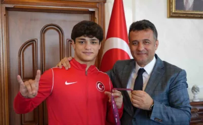 Avrupa şampiyonu milli güreşçi Alperen Berber: “Türklüğün simgesi olarak bozkurt işareti yaptım, gururluyum”