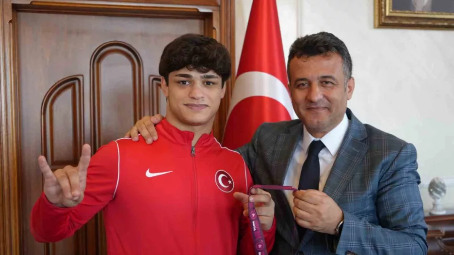 Avrupa şampiyonu milli güreşçi Alperen Berber: “Türklüğün simgesi olarak bozkurt işareti yaptım, gururluyum”
