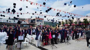 omu ziraat fakultesinde 210 ogrencinin mezuniyet coskusu MTzvPXhy