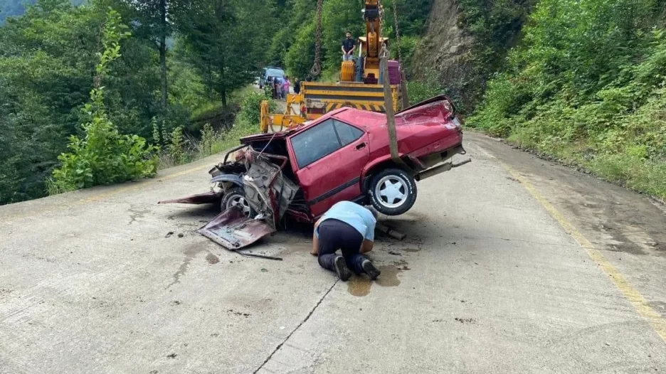 Otomobil dereye uçtu, 19 yaşındaki sürücü hayatını kaybetti