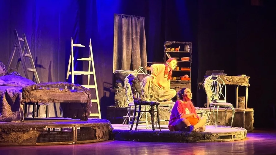 Rektör Özölçer, “Kadınlar, Filler ve Saireler” tiyatro oyununu izledi