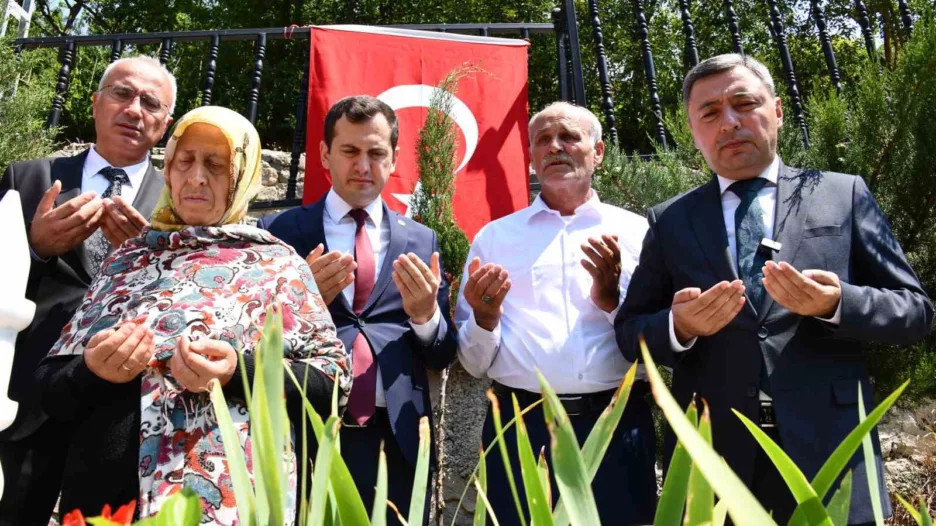 Şehit öğretmen Necmettin Yılmaz kabri başında anıldı